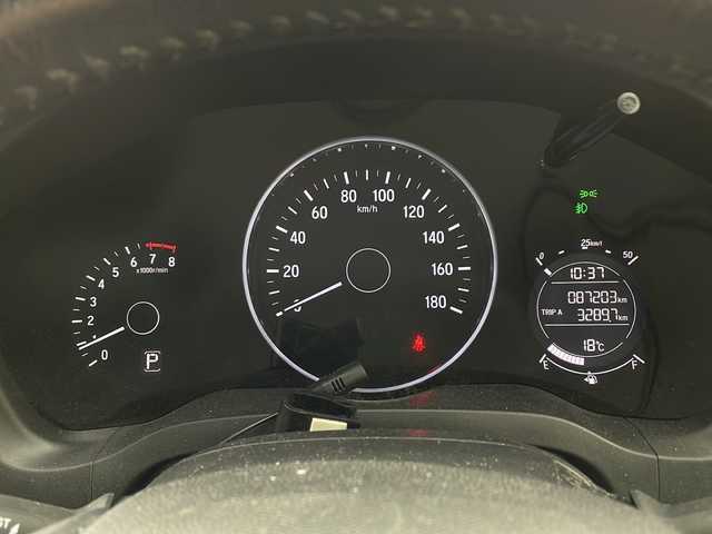 ホンダ ヴェゼル X 兵庫県 2015(平27)年 8.8万km クリスタルブラックパール ・社外ナビ/・フルセグTV/・BT・SD・DVD・CD/・バックカメラ/・ETC/・クルーズコントロール/・衝突軽減ブレーキ/・横滑り防止/・ドライブレコーダー/・電動パーキングブレーキ/・ブレーキホールド/・ECON/・チップアップシート/・プッシュスタート/・LEDライト/・室内灯LED/・フォグランプ/・ブレーキホールド/・W＋サイドエアバック/・カーテンエアバック/・電動格納ミラー/・ウインカーミラー/・スマートキー/・スペアキー/・ドアバイザー/・フロアマット/・純正16インチアルミホイール