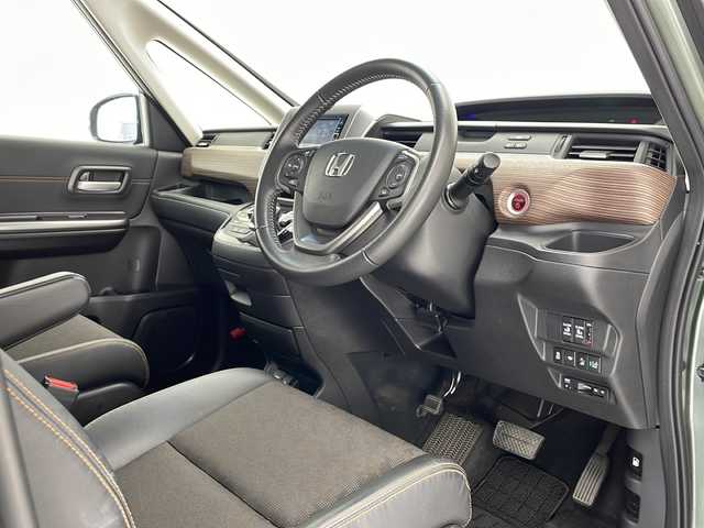 ホンダ フリード＋ ハイブリット クロスター ホンダセンシング 沖縄県 2022(令4)年 5.2万km シルバーミストグリーンM 純正ナビ　（VXM-224VFi）/（ＣＤ、ＤＶＤ、フルセグＴＶ、Ｂｌｕｅｔｏｏｔｈ）　/バックカメラ/ドライブレコーダー/ＥＴＣ/両側パワースライドドア/クルーズコントロール/ステアリングスイッチ/後方誤発進抑制機能/プッシュスタート/スマートキー/スペアキー/シートヒーター/ハーフレザーシート/純正フロアマット/純正15インチアルミホイール/保証書/取扱説明書