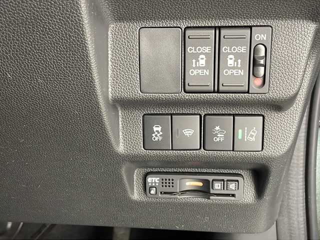 ホンダ フリード＋ ハイブリット クロスター ホンダセンシング 沖縄県 2022(令4)年 5.2万km シルバーミストグリーンM 純正ナビ　（VXM-224VFi）/（ＣＤ、ＤＶＤ、フルセグＴＶ、Ｂｌｕｅｔｏｏｔｈ）　/バックカメラ/ドライブレコーダー/ＥＴＣ/両側パワースライドドア/クルーズコントロール/ステアリングスイッチ/後方誤発進抑制機能/プッシュスタート/スマートキー/スペアキー/シートヒーター/ハーフレザーシート/純正フロアマット/純正15インチアルミホイール/保証書/取扱説明書