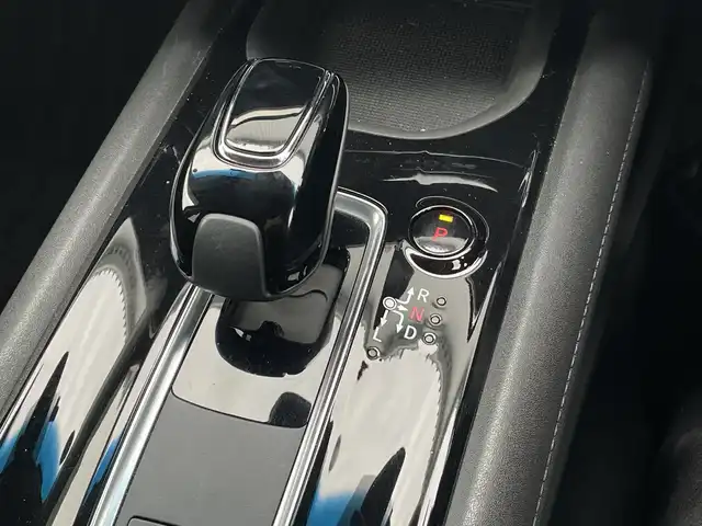 ホンダ ヴェゼル ハイブリッド Z ホンダセンシング 千葉県 2019(令1)年 2.4万km ミッドナイトブルービームM 純正8インチナビ/(フルセグTV/BT/CD/DVD/FM/AM)/バックカメラ/衝突被害軽減システム/車線逸脱警報/レーダークルーズコントロール/ハーフレザーシート/横滑り防止装置/ビルトインETC/ドライブレコーダー/アイドリングストップ/LEDヘッドライト/フォグランプ/オートライト/ウィンカーミラー/電動格納ミラー/純正17インチAW/シートヒーター/シートリフター/パドルシフト/プッシュスタート/スマートキー/フロアマット/ドアバイザー/スペアキー/取扱説明書/保証書