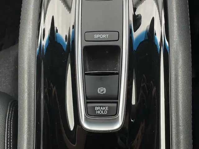 ホンダ ヴェゼル ハイブリッド Z ホンダセンシング 千葉県 2019(令1)年 2.4万km ミッドナイトブルービームM 純正8インチナビ/(フルセグTV/BT/CD/DVD/FM/AM)/バックカメラ/衝突被害軽減システム/車線逸脱警報/レーダークルーズコントロール/ハーフレザーシート/横滑り防止装置/ビルトインETC/ドライブレコーダー/アイドリングストップ/LEDヘッドライト/フォグランプ/オートライト/ウィンカーミラー/電動格納ミラー/純正17インチAW/シートヒーター/シートリフター/パドルシフト/プッシュスタート/スマートキー/フロアマット/ドアバイザー/スペアキー/取扱説明書/保証書