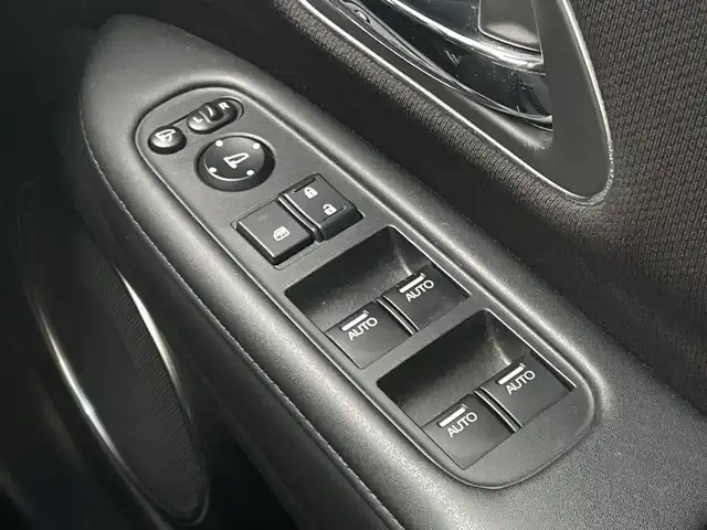 ホンダ ヴェゼル ハイブリッド Z ホンダセンシング 千葉県 2019(令1)年 2.4万km ミッドナイトブルービームM 純正8インチナビ/(フルセグTV/BT/CD/DVD/FM/AM)/バックカメラ/衝突被害軽減システム/車線逸脱警報/レーダークルーズコントロール/ハーフレザーシート/横滑り防止装置/ビルトインETC/ドライブレコーダー/アイドリングストップ/LEDヘッドライト/フォグランプ/オートライト/ウィンカーミラー/電動格納ミラー/純正17インチAW/シートヒーター/シートリフター/パドルシフト/プッシュスタート/スマートキー/フロアマット/ドアバイザー/スペアキー/取扱説明書/保証書