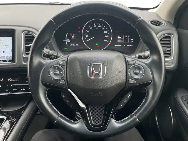 ホンダ ヴェゼル ハイブリッド Z ホンダセンシング 千葉県 2019(令1)年 2.4万km ミッドナイトブルービームM 純正8インチナビ/(フルセグTV/BT/CD/DVD/FM/AM)/バックカメラ/衝突被害軽減システム/車線逸脱警報/レーダークルーズコントロール/ハーフレザーシート/横滑り防止装置/ビルトインETC/ドライブレコーダー/アイドリングストップ/LEDヘッドライト/フォグランプ/オートライト/ウィンカーミラー/電動格納ミラー/純正17インチAW/シートヒーター/シートリフター/パドルシフト/プッシュスタート/スマートキー/フロアマット/ドアバイザー/スペアキー/取扱説明書/保証書