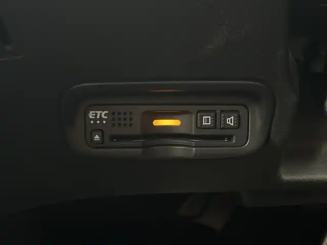 ホンダ ヴェゼル ハイブリッド Z ホンダセンシング 千葉県 2019(令1)年 2.4万km ミッドナイトブルービームM 純正8インチナビ/(フルセグTV/BT/CD/DVD/FM/AM)/バックカメラ/衝突被害軽減システム/車線逸脱警報/レーダークルーズコントロール/ハーフレザーシート/横滑り防止装置/ビルトインETC/ドライブレコーダー/アイドリングストップ/LEDヘッドライト/フォグランプ/オートライト/ウィンカーミラー/電動格納ミラー/純正17インチAW/シートヒーター/シートリフター/パドルシフト/プッシュスタート/スマートキー/フロアマット/ドアバイザー/スペアキー/取扱説明書/保証書