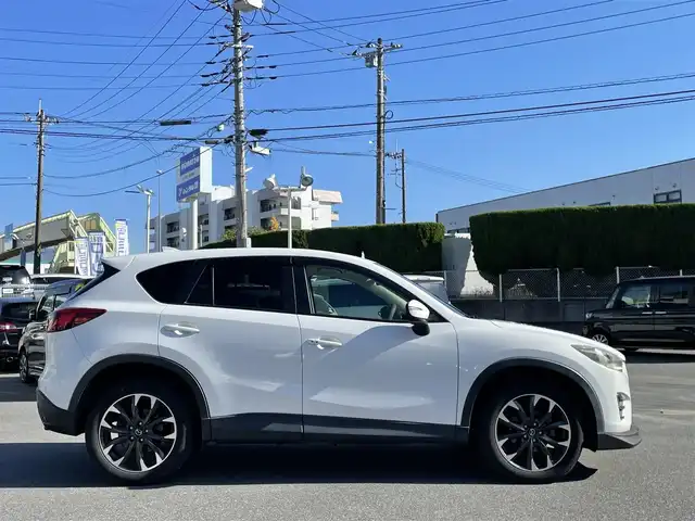 マツダ ＣＸ－５ XD Lパッケージ 山梨県 2015(平27)年 8.2万km クリスタルホワイトパールマイカ (株)IDOMが運営する【じしゃロン甲府店】の自社ローン専用車両になります。/こちらは現金またはオートローンご利用時の価格です。自社ローンご希望の方は別途その旨お申付け下さい/純正メモリーナビ/（フルセグTV/CD/DVD/BTオーディオ）/バックカメラ/ドライブレコーダー/レザーシート/前席パワーシート/前席シートヒーター/社外フロントエアロ/HIDヘッドライト/フォグランプ/オートライト/衝突被害軽減ブレーキ/横滑り防止装置/アイドリングストップ/新車時保証書/取扱説明書/ナビ取扱説明書