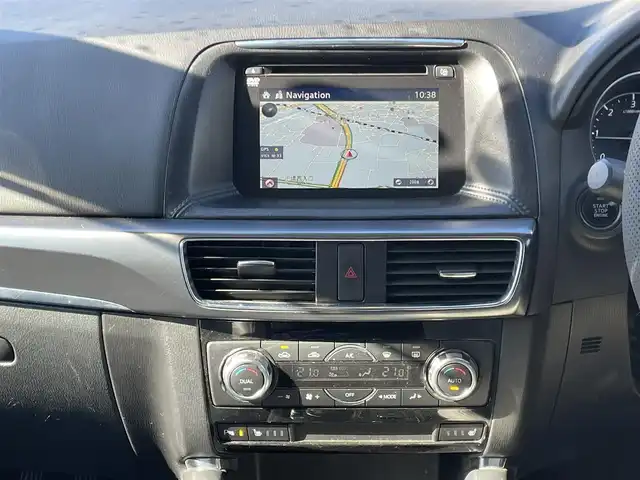 マツダ ＣＸ－５ XD Lパッケージ 山梨県 2015(平27)年 8.2万km クリスタルホワイトパールマイカ (株)IDOMが運営する【じしゃロン甲府店】の自社ローン専用車両になります。/こちらは現金またはオートローンご利用時の価格です。自社ローンご希望の方は別途その旨お申付け下さい/純正メモリーナビ/（フルセグTV/CD/DVD/BTオーディオ）/バックカメラ/ドライブレコーダー/レザーシート/前席パワーシート/前席シートヒーター/社外フロントエアロ/HIDヘッドライト/フォグランプ/オートライト/衝突被害軽減ブレーキ/横滑り防止装置/アイドリングストップ/新車時保証書/取扱説明書/ナビ取扱説明書