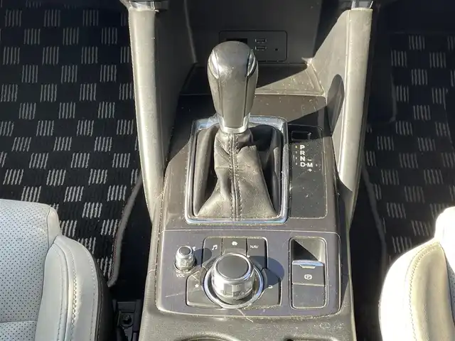 マツダ ＣＸ－５ XD Lパッケージ 山梨県 2015(平27)年 8.2万km クリスタルホワイトパールマイカ (株)IDOMが運営する【じしゃロン甲府店】の自社ローン専用車両になります。/こちらは現金またはオートローンご利用時の価格です。自社ローンご希望の方は別途その旨お申付け下さい/純正メモリーナビ/（フルセグTV/CD/DVD/BTオーディオ）/バックカメラ/ドライブレコーダー/レザーシート/前席パワーシート/前席シートヒーター/社外フロントエアロ/HIDヘッドライト/フォグランプ/オートライト/衝突被害軽減ブレーキ/横滑り防止装置/アイドリングストップ/新車時保証書/取扱説明書/ナビ取扱説明書