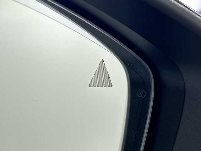 マツダ ＣＸ－３０ XD ツーリング 神奈川県 2024(令6)年 0.7万km セラミックM ディーゼルターボ/マツダコネクトナビ/フルセグ　Bluetooth　USB　Aiexa　AppleCarPlay　Androidauto/360度ビューカメラ/パワーバックドア/SOSコール/i-ACTIVSENSE/ブラインドスポットモニタリング/スマートブレーキサポート/スマートシティブレーキサポート/前後側方接近車両検知/AT誤発進抑制機能/ディスタンス＆スピードアラート/マツダレーダークルーズコントロール/クルージングトラフィックサポート/車線逸脱警報システム/レーンキープアシストシステム/アダブティブLEDヘッドランプ/ハイビームコントロールシステム/ペダル踏み間違い時加速抑制制御/ドライバーモニタリング/TCS/アイドリングストップ/パーキングセンサー/革巻きステアリング/パドルシフト/ステアリングヒーター/運転席パワーシート/ポジションメモリ/前席シートヒーター/純正ビルトインETC/純正前後ドライブレコーダー/プッシュスタート/スマートキー/LEDヘッドランプ/純正18インチアルミホイール/純正リアスポイラー