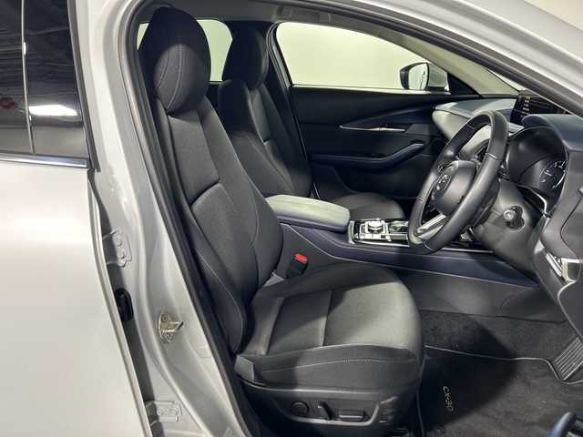 マツダ ＣＸ－３０ XD ツーリング 神奈川県 2024(令6)年 0.7万km セラミックM ディーゼルターボ/マツダコネクトナビ/フルセグ　Bluetooth　USB　Aiexa　AppleCarPlay　Androidauto/360度ビューカメラ/パワーバックドア/SOSコール/i-ACTIVSENSE/ブラインドスポットモニタリング/スマートブレーキサポート/スマートシティブレーキサポート/前後側方接近車両検知/AT誤発進抑制機能/ディスタンス＆スピードアラート/マツダレーダークルーズコントロール/クルージングトラフィックサポート/車線逸脱警報システム/レーンキープアシストシステム/アダブティブLEDヘッドランプ/ハイビームコントロールシステム/ペダル踏み間違い時加速抑制制御/ドライバーモニタリング/TCS/アイドリングストップ/パーキングセンサー/革巻きステアリング/パドルシフト/ステアリングヒーター/運転席パワーシート/ポジションメモリ/前席シートヒーター/純正ビルトインETC/純正前後ドライブレコーダー/プッシュスタート/スマートキー/LEDヘッドランプ/純正18インチアルミホイール/純正リアスポイラー