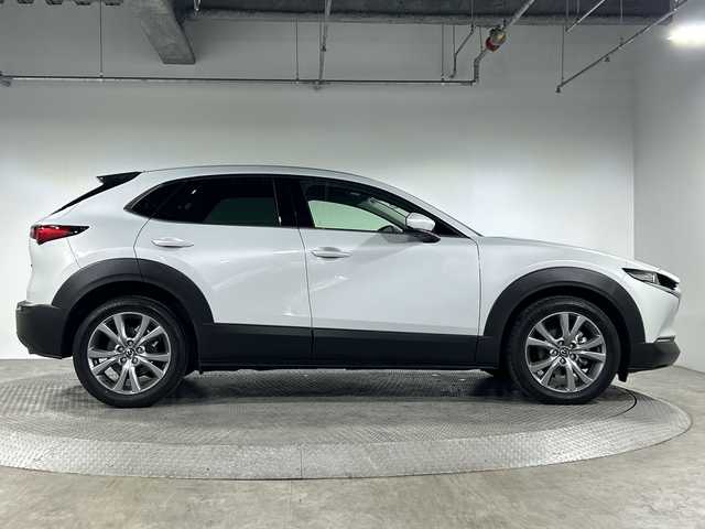 マツダ ＣＸ－３０ XD ツーリング 神奈川県 2024(令6)年 0.7万km セラミックM ディーゼルターボ/マツダコネクトナビ/フルセグ　Bluetooth　USB　Aiexa　AppleCarPlay　Androidauto/360度ビューカメラ/パワーバックドア/SOSコール/i-ACTIVSENSE/ブラインドスポットモニタリング/スマートブレーキサポート/スマートシティブレーキサポート/前後側方接近車両検知/AT誤発進抑制機能/ディスタンス＆スピードアラート/マツダレーダークルーズコントロール/クルージングトラフィックサポート/車線逸脱警報システム/レーンキープアシストシステム/アダブティブLEDヘッドランプ/ハイビームコントロールシステム/ペダル踏み間違い時加速抑制制御/ドライバーモニタリング/TCS/アイドリングストップ/パーキングセンサー/革巻きステアリング/パドルシフト/ステアリングヒーター/運転席パワーシート/ポジションメモリ/前席シートヒーター/純正ビルトインETC/純正前後ドライブレコーダー/プッシュスタート/スマートキー/LEDヘッドランプ/純正18インチアルミホイール/純正リアスポイラー