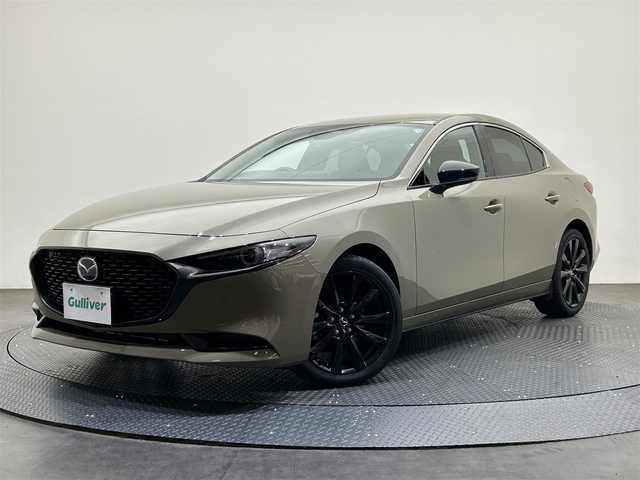 マツダ マツダ３セダン 20S レトロスポーツED 愛媛県 2024(令6)年 0.7万km ジルコンサンドメタリック ・１０．２５型ナビ/（フルセグＴＶ・ＢＴ・ＦＭ・ＡＭ・ａｐｐｌｅ　ｃａｒｐｌａｙ・Ａｕｎｄｒｏｉｄ　ａｕｔｏ・ＨＤＭＩ）/・全方位カメラ　/・ＢＯＳＥプレミアムサウンド　/・レーダークルーズコントロール　/・ＥＴＣ/・D席パワーシート/・DN席シートヒーター/・ステアリングヒーター/・オートマチックハイビーム/・置くだけ充電/・スペアキー
