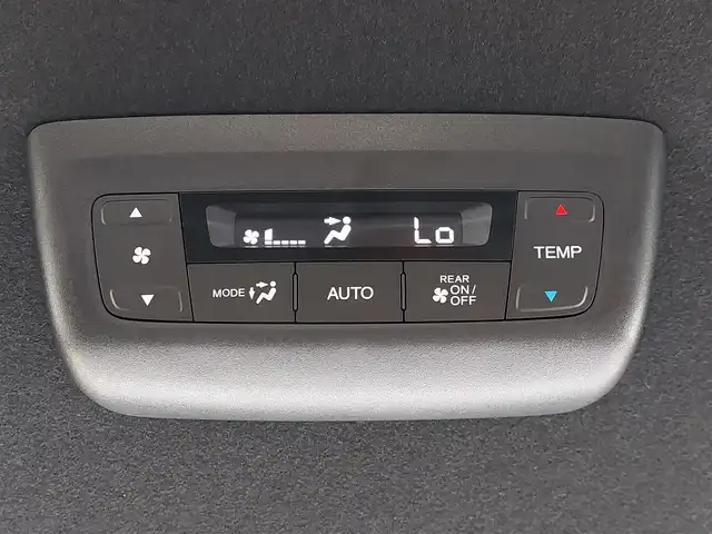 ホンダ ステップワゴン スパーダ eHEV 東京都 2024(令6)年 0.2万km クリスタルブラックパール 純正ナビ/バックカメラ/ETC/両側パワースライドドア/パワーバックドア/ハーフレザーシート/オットマン/シートヒーター/衝突軽減システム/レーンキープアシスト/ブラインドスポットモニター/コーナーセンサー/レーダークルーズコントロール/パドルシフト