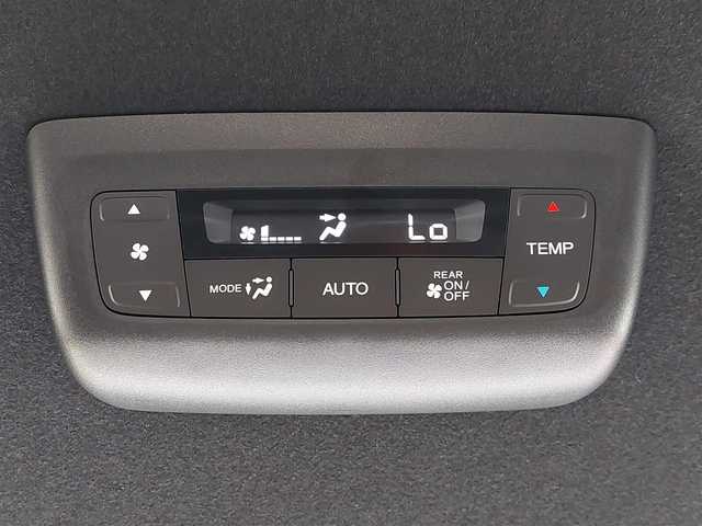 ホンダ ステップワゴン スパーダ eHEV 東京都 2024(令6)年 0.2万km クリスタルブラックパール 純正ナビ/バックカメラ/ETC/両側パワースライドドア/パワーバックドア/ハーフレザーシート/オットマン/シートヒーター/衝突軽減システム/レーンキープアシスト/ブラインドスポットモニター/コーナーセンサー/レーダークルーズコントロール/パドルシフト