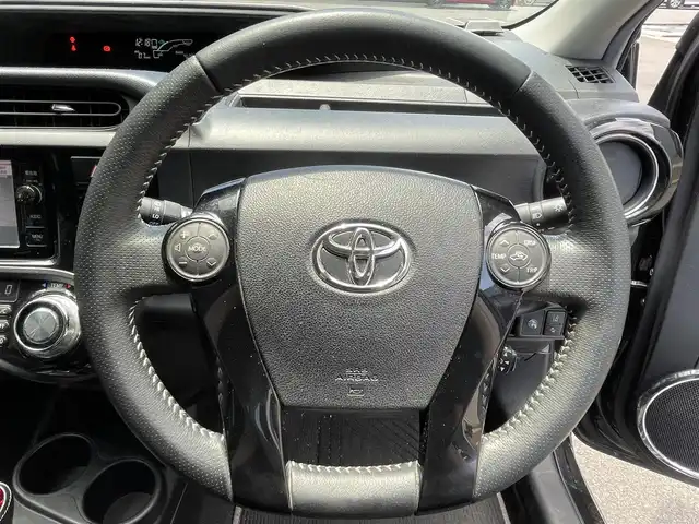 トヨタ アクア G G’s 滋賀県 2016(平28)年 6.8万km ブラックマイカ 禁煙車/純正ナビ【CD/DVD/Bluetooth/フルセグ】/バックカメラ/ハーフレザーシート/前後ドライブレコーダー/オートマチックハイビーム/クルーズコントロール/スマートキー/ETC/LEDヘッドライト