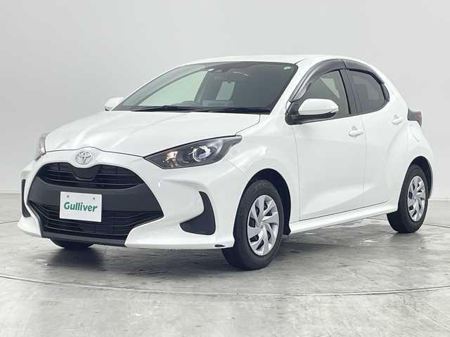トヨタ ヤリス X 群馬県 2022(令4)年 1.8万km スーパーホワイトⅡ 純正ディスプレイオーディオ　バックカメラ　衝突被害軽減ブレーキ　ステアリングリモコン　レーンディパーチャーアラート　オートマチックハイビーム　RSA　オートライト　電格ミラー　リモコンキー　禁煙車