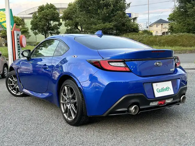 スバル ＢＲＺ R 鹿児島県 2023(令5)年 2.1万km WRブルーパール ディーラーOP/サイバーナビ /CD /DVD /SD /BT /フルセグ/バックカメラ/ETC2.0/純正ドラレコ/STIスカッフプレート/純正アルミホイール/スマートキー×2/新車時保証書/取扱説明書