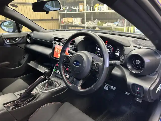 スバル ＢＲＺ R 鹿児島県 2023(令5)年 2.1万km WRブルーパール ディーラーOP/サイバーナビ /CD /DVD /SD /BT /フルセグ/バックカメラ/ETC2.0/純正ドラレコ/STIスカッフプレート/純正アルミホイール/スマートキー×2/新車時保証書/取扱説明書