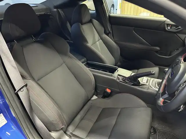 スバル ＢＲＺ R 鹿児島県 2023(令5)年 2.1万km WRブルーパール ディーラーOP/サイバーナビ /CD /DVD /SD /BT /フルセグ/バックカメラ/ETC2.0/純正ドラレコ/STIスカッフプレート/純正アルミホイール/スマートキー×2/新車時保証書/取扱説明書