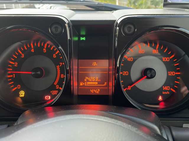 スズキ ジムニー XL 京都府 2022(令4)年 2.5万km ミディアムグレー 社外メモリナビ　Ｂｌｕｅｔｏｏｔｈオーディオ　フルセグ　ＤＶＤ再生　バックカメラ　リフトアップ　前席シートヒーター　リフトアップ　ビルトインＥＴＣ　スマートキー　プッシュスタート　フロアマット　禁煙車