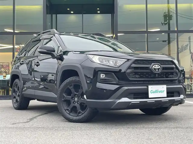 トヨタ ＲＡＶ４ アドベンチャー オフロードPKG 愛媛県 2022(令4)年 2.8万km アティチュードブラックマイカ 純正ディスプレイオーディオ（Bluetooth/メモリ/USB）/黒合皮シート/シートヒーター/エアシート/トヨタセーフティセンス/ダウンヒルアシストコントロール/前方ドライブレコーダー/ブラインドスポットモニター/アラウンドビューモニター/前後コーナーセンサー/ビルトインETC/ステアリングヒーター/パワーシート/シートメモリー/パワーバックドア/ルーフレール/純正18インチAW/LEDヘッドライト/カーテンエアバック