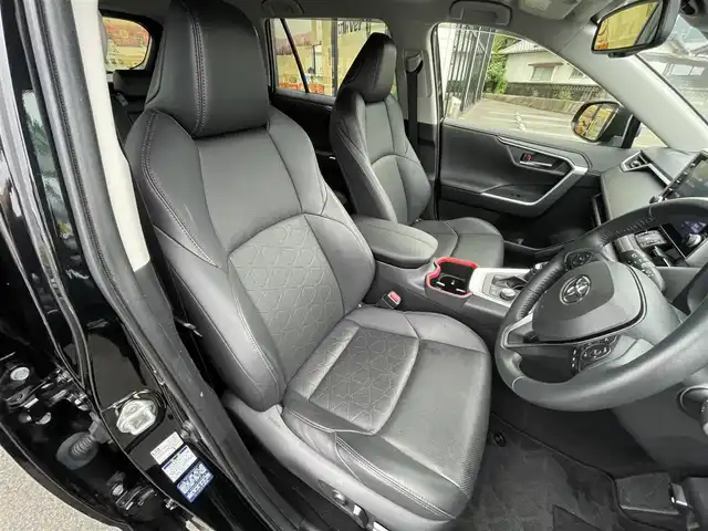トヨタ ＲＡＶ４ アドベンチャー オフロードPKG 愛媛県 2022(令4)年 2.8万km アティチュードブラックマイカ 純正ディスプレイオーディオ（Bluetooth/メモリ/USB）/黒合皮シート/シートヒーター/エアシート/トヨタセーフティセンス/ダウンヒルアシストコントロール/前方ドライブレコーダー/ブラインドスポットモニター/アラウンドビューモニター/前後コーナーセンサー/ビルトインETC/ステアリングヒーター/パワーシート/シートメモリー/パワーバックドア/ルーフレール/純正18インチAW/LEDヘッドライト/カーテンエアバック