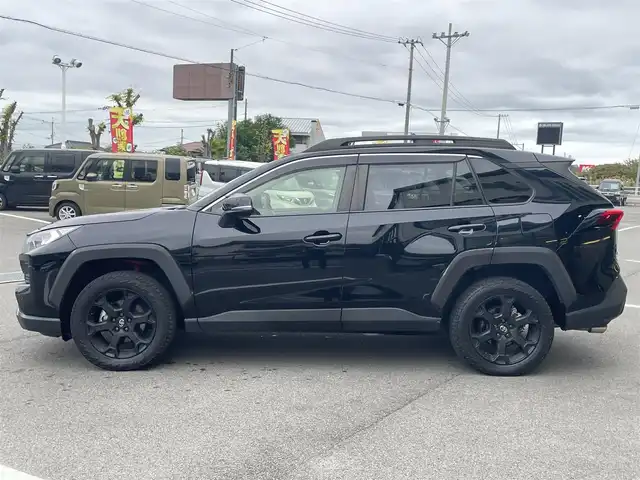 トヨタ ＲＡＶ４ アドベンチャー オフロードPKG 愛媛県 2022(令4)年 2.8万km アティチュードブラックマイカ 純正ディスプレイオーディオ（Bluetooth/メモリ/USB）/黒合皮シート/シートヒーター/エアシート/トヨタセーフティセンス/ダウンヒルアシストコントロール/前方ドライブレコーダー/ブラインドスポットモニター/アラウンドビューモニター/前後コーナーセンサー/ビルトインETC/ステアリングヒーター/パワーシート/シートメモリー/パワーバックドア/ルーフレール/純正18インチAW/LEDヘッドライト/カーテンエアバック