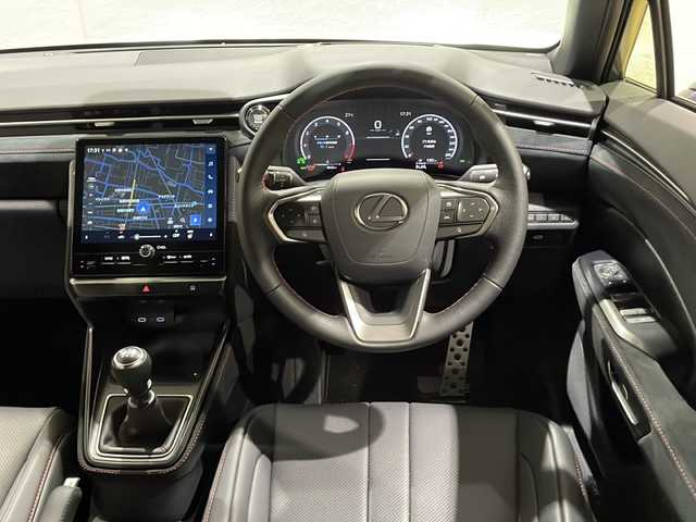 レクサス ＬＢＸ モリゾウ RR 佐賀県 2025(令7)年 0.2万km ガンＭ／黒 黒革シート/純正9.8インチディスプレイオーディオ/（Bluetooth/フルセグ/AM/FM/Apple CarPlay）/パノラミックビューモニター/レクサスセーフティーシステム/・レーダークルーズコントロール/・ブラインドスポットモニター/・クリアランスソナー/ステアリングヒーター/前席シートヒーター/D席パワーシート/D席メモリーシート/パワーバックドア/ビルトインETC2.0/置くだけ充電/スペアキー、カードキー/取扱説明書/保証書