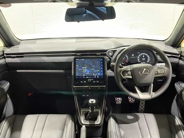 レクサス ＬＢＸ モリゾウ RR 佐賀県 2025(令7)年 0.2万km ガンＭ／黒 黒革シート/純正9.8インチディスプレイオーディオ/（Bluetooth/フルセグ/AM/FM/Apple CarPlay）/パノラミックビューモニター/レクサスセーフティーシステム/・レーダークルーズコントロール/・ブラインドスポットモニター/・クリアランスソナー/ステアリングヒーター/前席シートヒーター/D席パワーシート/D席メモリーシート/パワーバックドア/ビルトインETC2.0/置くだけ充電/スペアキー、カードキー/取扱説明書/保証書