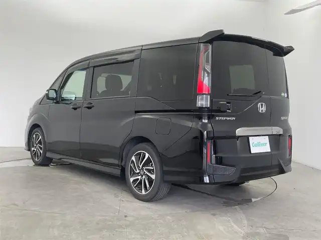 ホンダ ステップワゴン スパーダ クルスピセンシング 富山県 2020(令2)年 2.3万km プレミアムスパークルブラックパール 純正10型ナビ（AM/FM/DVD/BT/フルセグ）/バックカメラ/ETC/両側パワースライドドア/ハーフレザーシート/シートヒーター/衝突被害軽減システム/レーダークルーズコントロール/レーンキープアシスト/横滑り防止装置/アイドリングストップ/純正アルミホイール/純正フロアマット/オートLEDライト/革巻きステアリング/ステアリングスイッチ/パドルシフト/スマートキー/スペアキー