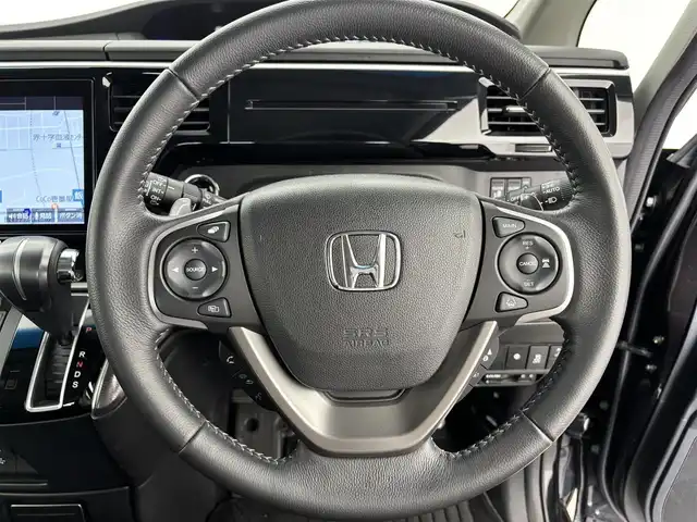 ホンダ ステップワゴン スパーダ クルスピセンシング 富山県 2020(令2)年 2.3万km プレミアムスパークルブラックパール 純正10型ナビ（AM/FM/DVD/BT/フルセグ）/バックカメラ/ETC/両側パワースライドドア/ハーフレザーシート/シートヒーター/衝突被害軽減システム/レーダークルーズコントロール/レーンキープアシスト/横滑り防止装置/アイドリングストップ/純正アルミホイール/純正フロアマット/オートLEDライト/革巻きステアリング/ステアリングスイッチ/パドルシフト/スマートキー/スペアキー