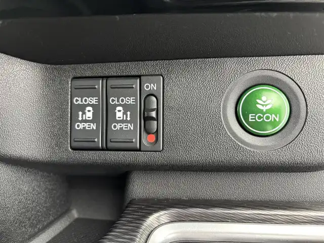 ホンダ ステップワゴン スパーダ クルスピセンシング 富山県 2020(令2)年 2.3万km プレミアムスパークルブラックパール 純正10型ナビ（AM/FM/DVD/BT/フルセグ）/バックカメラ/ETC/両側パワースライドドア/ハーフレザーシート/シートヒーター/衝突被害軽減システム/レーダークルーズコントロール/レーンキープアシスト/横滑り防止装置/アイドリングストップ/純正アルミホイール/純正フロアマット/オートLEDライト/革巻きステアリング/ステアリングスイッチ/パドルシフト/スマートキー/スペアキー