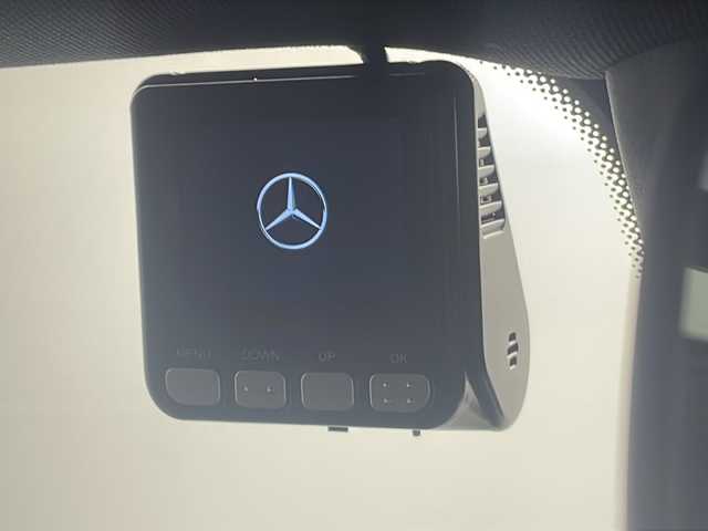 メルセデス・ベンツ Ｅ２２０ｄ アバンギャルド AMGライン 三重県 2020(令2)年 3.1万km セレナイトグレー 禁煙車/エクスクルーシブパッケージ/レーダーセーフティパッケージ/パノラミックスライディングルーフ/Burmesterサウンドシステム/全方位カメラ/HUD/純正ナビ/　AppleCarPlay/フルセグTV/Bluetooth/全席シートヒーター/前席パワーシート/前席メモリーシート/純正アルミホイール/リバース連動電格ミラー/スペアキー/レーダークルーズコントロール/パドルシフト/プッシュスタート/スマートキー/ETC/オートライト/オートマチックハイビーム/電動トランク/前後コーナーセンサー/前後ドラレコ/本革巻ステアリング