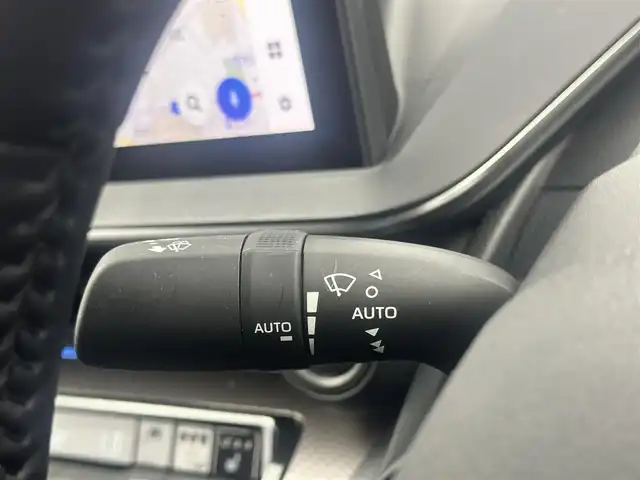 トヨタ プリウス Z 愛知県 2023(令5)年 4万km アティチュードブラックマイカ ・純正ナビ/（フルセグTV/Bluetooth/Miracast）/・純正12.3型ディスプレイオーディオ/・禁煙車/・パノラマムーンルーフ/・アラウンドビューモニター/・デジタルインナーミラー/・アダクティブクルーズコントロール/・プリクラッシュセーフティー/・レーンディパーチャーアラート/・ブラインドスポットモニター/・パーキングアシスト/・レザーシート/・シートヒーター（D/N席）/・ベンチレーション（D/N席）/・ステアリングヒーター/・パワーバックドア/・LEDヘッドライト/・オートライト/・オートマチックハイビーム/・ビルトインETC2.0/・モデリスタ19インチアルミホイール/・純正フロアマット/・ワイヤレス充電/・スマートキー/・エンジンスタータ/・スペアキー1本