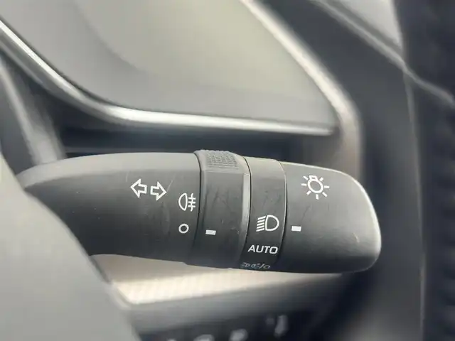 トヨタ プリウス Z 愛知県 2023(令5)年 4万km アティチュードブラックマイカ ・純正ナビ/（フルセグTV/Bluetooth/Miracast）/・純正12.3型ディスプレイオーディオ/・禁煙車/・パノラマムーンルーフ/・アラウンドビューモニター/・デジタルインナーミラー/・アダクティブクルーズコントロール/・プリクラッシュセーフティー/・レーンディパーチャーアラート/・ブラインドスポットモニター/・パーキングアシスト/・レザーシート/・シートヒーター（D/N席）/・ベンチレーション（D/N席）/・ステアリングヒーター/・パワーバックドア/・LEDヘッドライト/・オートライト/・オートマチックハイビーム/・ビルトインETC2.0/・モデリスタ19インチアルミホイール/・純正フロアマット/・ワイヤレス充電/・スマートキー/・エンジンスタータ/・スペアキー1本