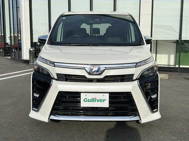 トヨタ ヴォクシー ハイブリッド ZS 煌Ⅱ 岐阜県 2019(平31)年 2.8万km ホワイトパールクリスタルシャイン 登録時走行距離27/258km/純正１０型SDナビ　/ドライブレコーダー　/ビルトインＥＴＣ　/バックカメラ　/クルーズコントロール　/両側パワースライド　/衝突軽減システム　/横滑り防止装置　/レーンキープアシスト　/前後コーナーセンサー　/ＬＥＤヘッドライト/オートライト/プッシュスタート/スマートキー/純正16インチアルミホイール/フロアマット