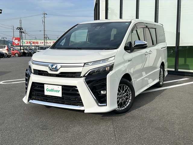 トヨタ ヴォクシー ハイブリッド ZS 煌Ⅱ 岐阜県 2019(平31)年 2.8万km ホワイトパールクリスタルシャイン 登録時走行距離27/258km/純正１０型SDナビ　/ドライブレコーダー　/ビルトインＥＴＣ　/バックカメラ　/クルーズコントロール　/両側パワースライド　/衝突軽減システム　/横滑り防止装置　/レーンキープアシスト　/前後コーナーセンサー　/ＬＥＤヘッドライト/オートライト/プッシュスタート/スマートキー/純正16インチアルミホイール/フロアマット