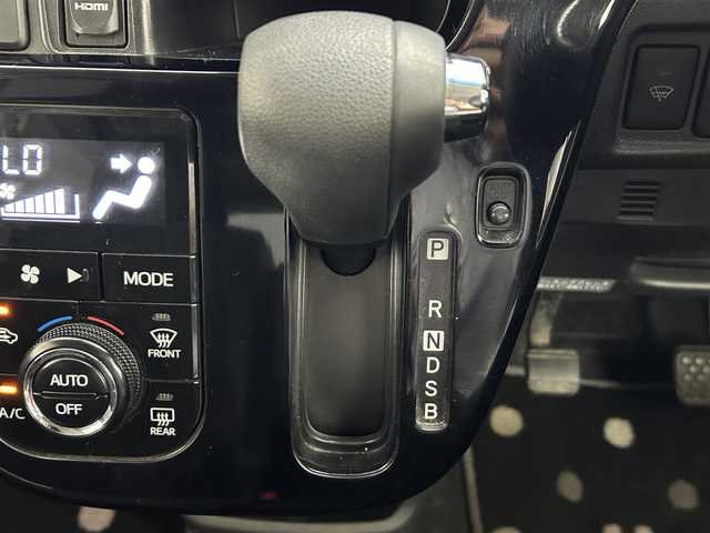 ダイハツ ムーヴ カスタム RS ハイパー SAⅡ 道央・札幌 2015(平27)年 5万km ブラックマイカメタリック ・4WD/・寒冷地仕様/・純正SDナビ/・CD/DVD/SD/BT/USB/・フルセグTV/・バックカメラ/・ETC/・スマートアシスト/・クリアランスソナー/・レーンキープアシスト/・横滑り防止装置/・盗難防止装置/・ステアリングスイッチ/・電動格納ウィンカーミラー/・LEDヘッドライト/・オートライト/・フォグライト/・ドアバイザー/・純正フロアマット/・社外17インチAW/・プッシュスタート/・スマートキー