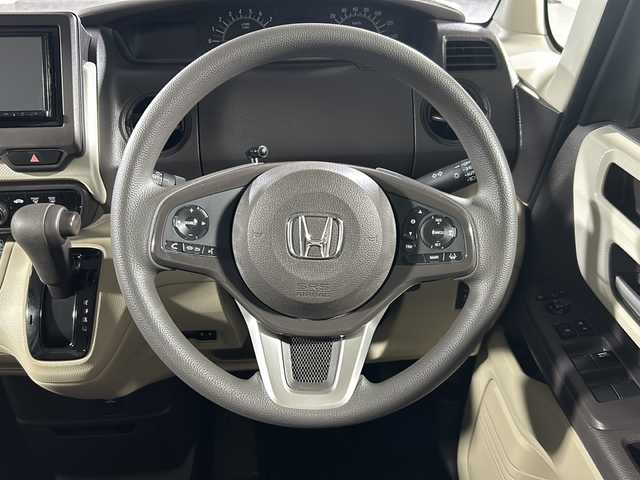 ホンダ Ｎ ＢＯＸ G L ホンダセンシング 沖縄県 2018(平30)年 5.2万km ブリティッシュグリーンP 禁煙車　/県外仕入　/社外ナビ/【ＢＴ／フルセグＴＶ／ＣＤ／ＤＶＤ】　/バックカメラ/ステアリングリモコン/片側パワースライドドア/ホンダセンシング/→衝突被害軽減システム　　/→レーダークルーズコントロール/スマートキー　/プッシュスタート　/ＬＥＤヘッドライト　/横滑り防止装置