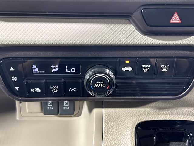 ホンダ Ｎ ＢＯＸ G L ホンダセンシング 沖縄県 2018(平30)年 5.2万km ブリティッシュグリーンP 禁煙車　/県外仕入　/社外ナビ/【ＢＴ／フルセグＴＶ／ＣＤ／ＤＶＤ】　/バックカメラ/ステアリングリモコン/片側パワースライドドア/ホンダセンシング/→衝突被害軽減システム　　/→レーダークルーズコントロール/スマートキー　/プッシュスタート　/ＬＥＤヘッドライト　/横滑り防止装置