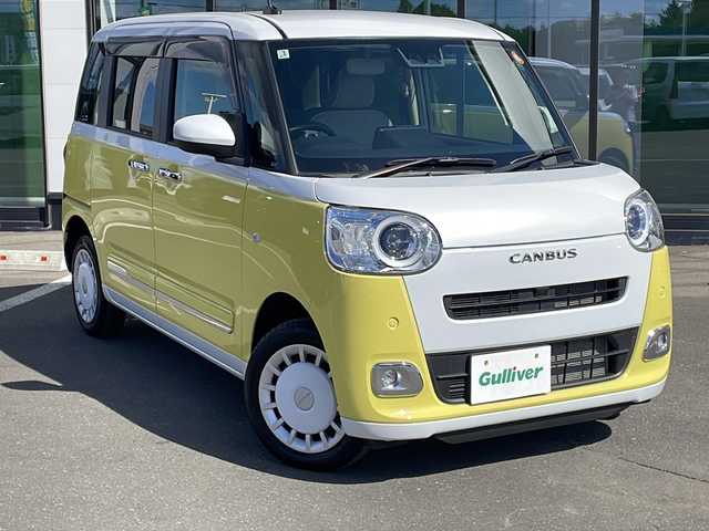 ダイハツ ムーヴ キャンバス ストライプス G 道東・釧路十勝 2025(令7)年 2.2万km シャイニングホワイトパール/シトラスイエロークリスタルシャイン ・４WD/・純正メモリナビ/（CD・DVD・AM・FM・フルセグ・BT）/・バックカメラ/・ホットカップホルダー/・スマートアシスト/・先行車発信お知らせ警報/・衝突被害軽減ブレーキ/・車線逸脱防止機能/・標識認識/・両側パワースライドドア/・LEDヘッドライト/・オートライト/・アイドリングストップ/・前席シートヒーター/・スマートキー/・プッシュスタート/・純正フロアマット/・ドアバイザー/・電動格納ミラー/・保証書/・取扱説明書