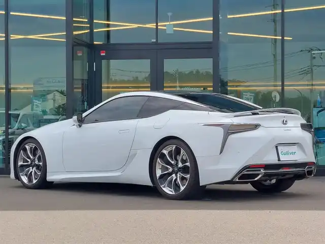 レクサス ＬＣ 500 Sパッケージ 東京都 2018(平30)年 2.2万km ホワイトノーヴァガラスフレーク 社外エアサスペンション ROAMAIR/マークレビンソンリファレンスサラウンドサウンドシステム/Lexus Safety System +/・プリクラッシュセーフティ/・レーントレーシングアシスト/・ドライバー異常時対応システム/・ロードサインアシスト /・先行車発進告知機能/・オートマチックハイビーム /・レーダークルーズコントロール/・ヘッドアップディスプレイ/・ブラインドスポットモニター/プッシュスタート/パドルシフト/純正ナビ/フルセグTV/バックカメラ/ETC2.0/前後ドライブレコーダー/アルカンターラ革コンビシート/パワーシート/運転席シートメモリー機能/シートヒーター/ベンチレーション/ステアリングヒーター/アクティブリヤウィング/LEDヘッドライト/カーボンルーフ/21インチ純正アルミホイール/スマートキー