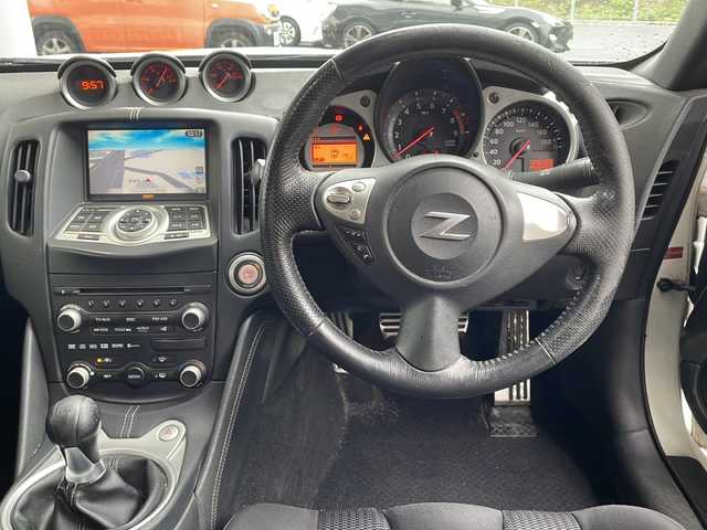 日産 フェアレディ Ｚ バージョンS 福島県 2008(平20)年 17.1万km ブリリアントホワイトパール ６ＭＴ　メーカーナビ　バックカメラ　ビルトインＥＴＣ　リアスポイラー　ＨＩＤヘッドライト　純正フロアマット　社外アルミホイール　スマートキー　保証書　取扱説明書　スペアキー