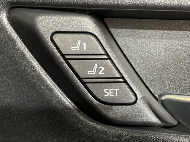 トヨタ プリウス Z 神奈川県 2024(令6)年 2万km ガンＭ トヨタセーフティセンス/純正12.3型ディスプレイオーディオ/・BT/フルセグTV/USB/MiraCast/パノラミックビューモニター/デジタルインナーミラー/AC100V/置くだけ充電/モデリスタエアロキット/純正前後ドライブレコーダー/ビルトインETC2.0/BSM/パーキングアシスト/パワーバックドア/電動サイドブレーキ/オートブレーキホールド/レザー調シート/パワーシート(D)/メモリシート(D)/シートヒーター(D/N)/ベンチレーション(D/N)/EVモード/ECO/SPORTモード/革巻きステアリング/ステアリングスイッチ/Autoライト/ステアリングヒーター/ヘッドライトレベライザー/LEDヘッドライト/電動格納ミラー/ウィンカーミラー/純正フロアマット/純正ドアバイザー/純正19インチアルミホイール