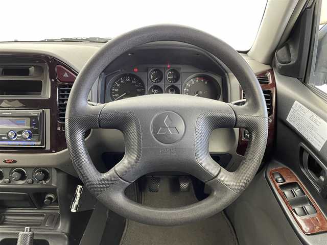 三菱 パジェロ ロング ZR 福井県 2004(平16)年 16.1万km ウォームホワイトパール サンルーフ/バグガード/バンパーガード/背面タイヤ/４WD/純正アルミホイール/オーディオデッキ/ETC/電格ミラー/AAC/ドアバイザー/オートライト