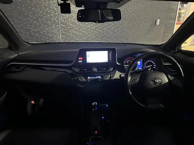 トヨタ Ｃ－ＨＲ G 大分県 2017(平29)年 5.5万km ホワイトパールクリスタルシャイン 保証書/スペアキー1本/レーダークルーズコントロール/ブラインドスポットモニター/純正ナビ/バックカメラ/Bluetooth/地デジ/ドライブレコーダー前/茶半革/シートヒーター/電動格納ミラー/純正ドアバイザー/純正18インチアルミホイール