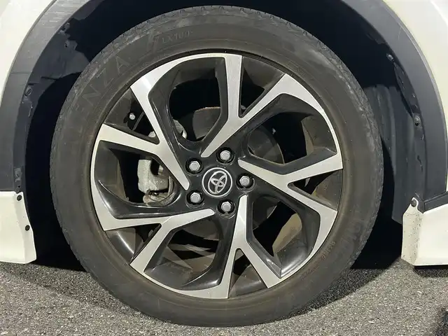 トヨタ Ｃ－ＨＲ G 大分県 2017(平29)年 5.5万km ホワイトパールクリスタルシャイン 保証書/スペアキー1本/レーダークルーズコントロール/ブラインドスポットモニター/純正ナビ/バックカメラ/Bluetooth/地デジ/ドライブレコーダー前/茶半革/シートヒーター/電動格納ミラー/純正ドアバイザー/純正18インチアルミホイール