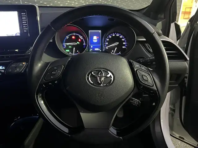 トヨタ Ｃ－ＨＲ G 大分県 2017(平29)年 5.5万km ホワイトパールクリスタルシャイン 保証書/スペアキー1本/レーダークルーズコントロール/ブラインドスポットモニター/純正ナビ/バックカメラ/Bluetooth/地デジ/ドライブレコーダー前/茶半革/シートヒーター/電動格納ミラー/純正ドアバイザー/純正18インチアルミホイール