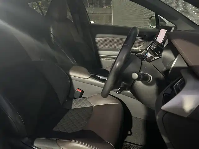 トヨタ Ｃ－ＨＲ G 大分県 2017(平29)年 5.5万km ホワイトパールクリスタルシャイン 保証書/スペアキー1本/レーダークルーズコントロール/ブラインドスポットモニター/純正ナビ/バックカメラ/Bluetooth/地デジ/ドライブレコーダー前/茶半革/シートヒーター/電動格納ミラー/純正ドアバイザー/純正18インチアルミホイール