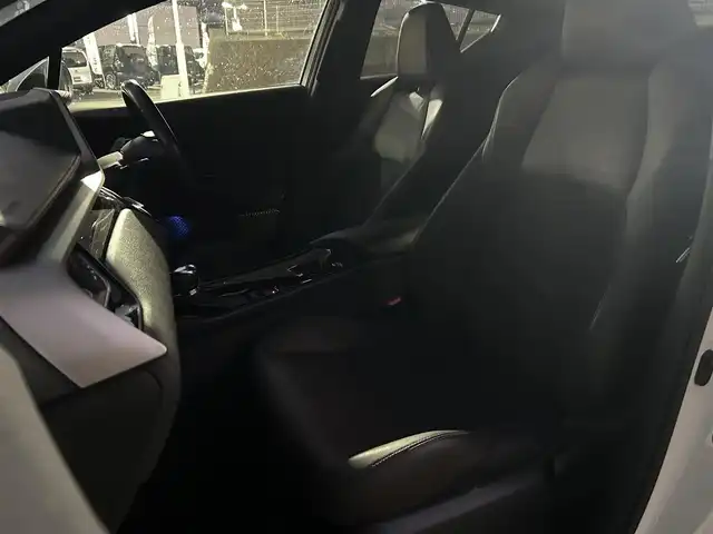 トヨタ Ｃ－ＨＲ G 大分県 2017(平29)年 5.5万km ホワイトパールクリスタルシャイン 保証書/スペアキー1本/レーダークルーズコントロール/ブラインドスポットモニター/純正ナビ/バックカメラ/Bluetooth/地デジ/ドライブレコーダー前/茶半革/シートヒーター/電動格納ミラー/純正ドアバイザー/純正18インチアルミホイール