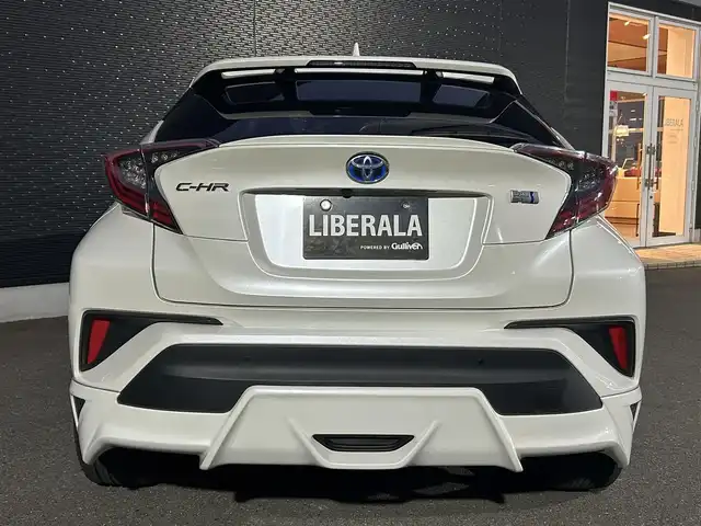 トヨタ Ｃ－ＨＲ G 大分県 2017(平29)年 5.5万km ホワイトパールクリスタルシャイン 保証書/スペアキー1本/レーダークルーズコントロール/ブラインドスポットモニター/純正ナビ/バックカメラ/Bluetooth/地デジ/ドライブレコーダー前/茶半革/シートヒーター/電動格納ミラー/純正ドアバイザー/純正18インチアルミホイール